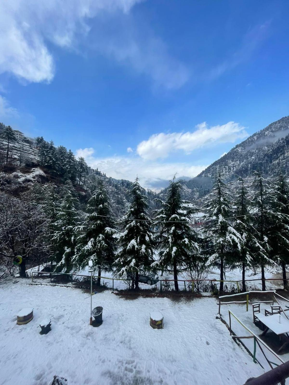 Jibhi Highness River Side Hotel Екстериор снимка
